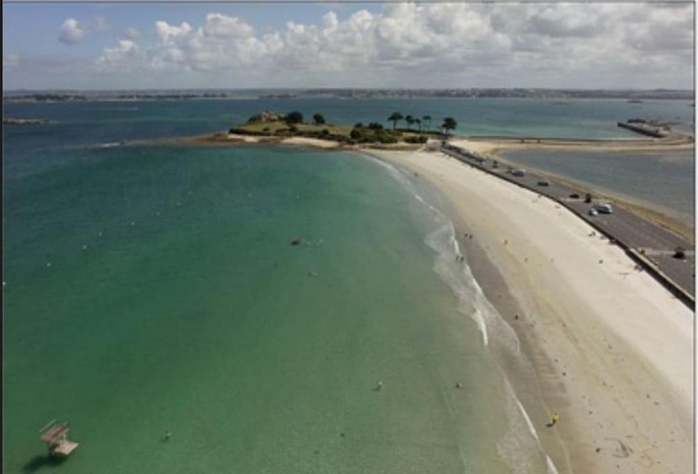 Au Calme En Ville, A 2Km De La Mer Saint-Pol-de-Léon Extérieur photo